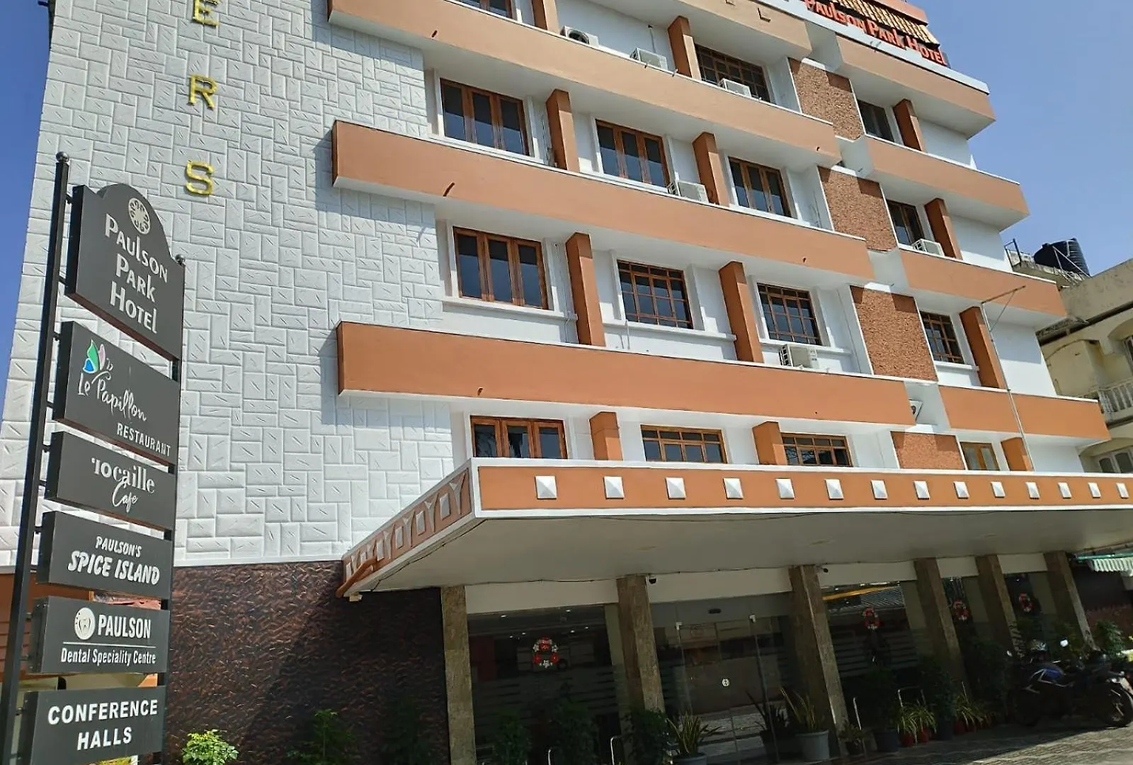 Paulson Park Hotel Kochi